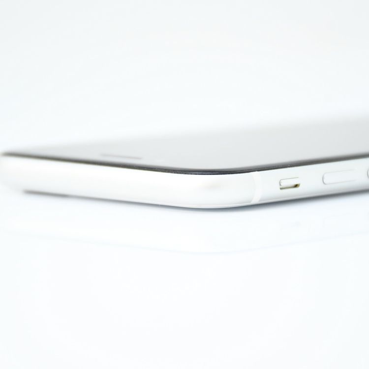 �����ʡ�SIM�ե꡼ iPhone SE �裲���� 64GB �ۥ磻��