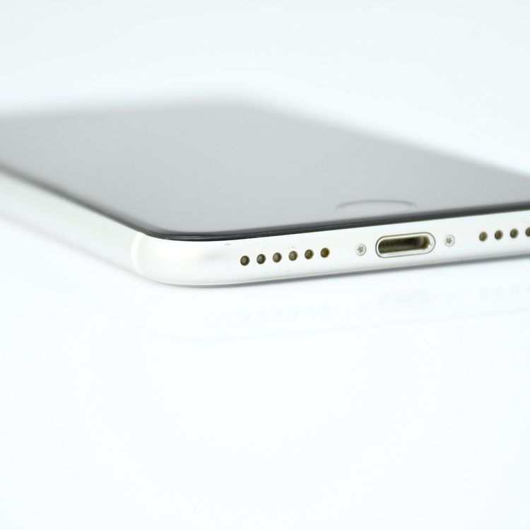 �����ʡ������Хåƥ꡼84���docomo SIM�ե꡼ iPhone SE �裲���� 64GB