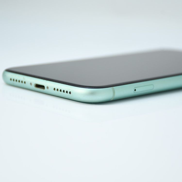 ��ư��ġ�����100 %�� SIM�ե꡼ iPhone11 64GB ���꡼��