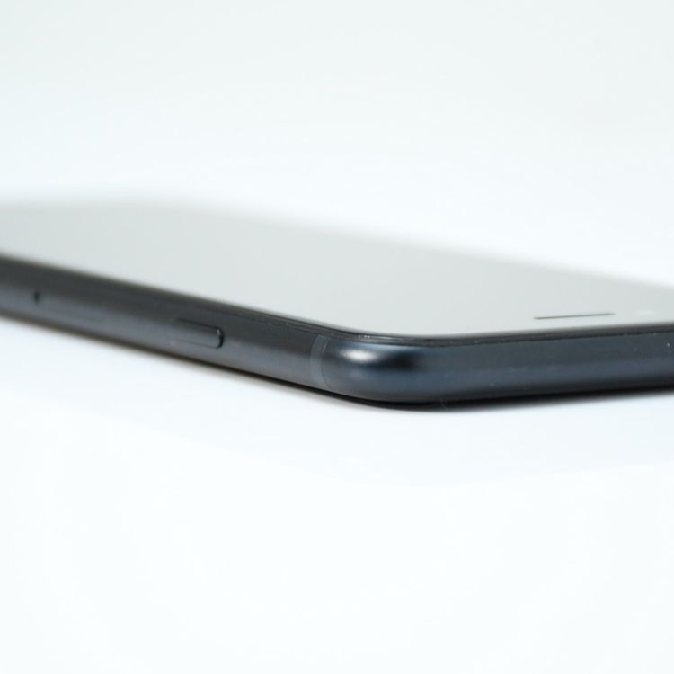 �ڽ����Хåƥ꡼��������100���docomo SIM�ե꡼ iPhone SE��3���� 128GB