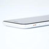 ��ư��ġ�����100 %�����ʡ�SIM�ե꡼ iPhone SE�裲���� 64GB �ۥ磻��