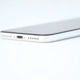 ��ư��ġ�����100 %�����ʡ�SIM�ե꡼ iPhone SE�裲���� 64GB �ۥ磻��