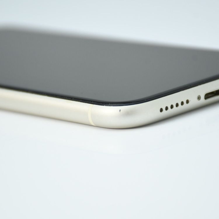 �ڱվ����ʡ������Хåƥ꡼�������� 86���docomo SIM�ե꡼ iPhone11 64GB