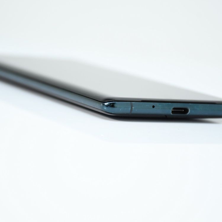 �������ɹ���SIM�ե꡼ au Xperia XZ3 SOV39 �ե��쥹�ȥ��꡼��