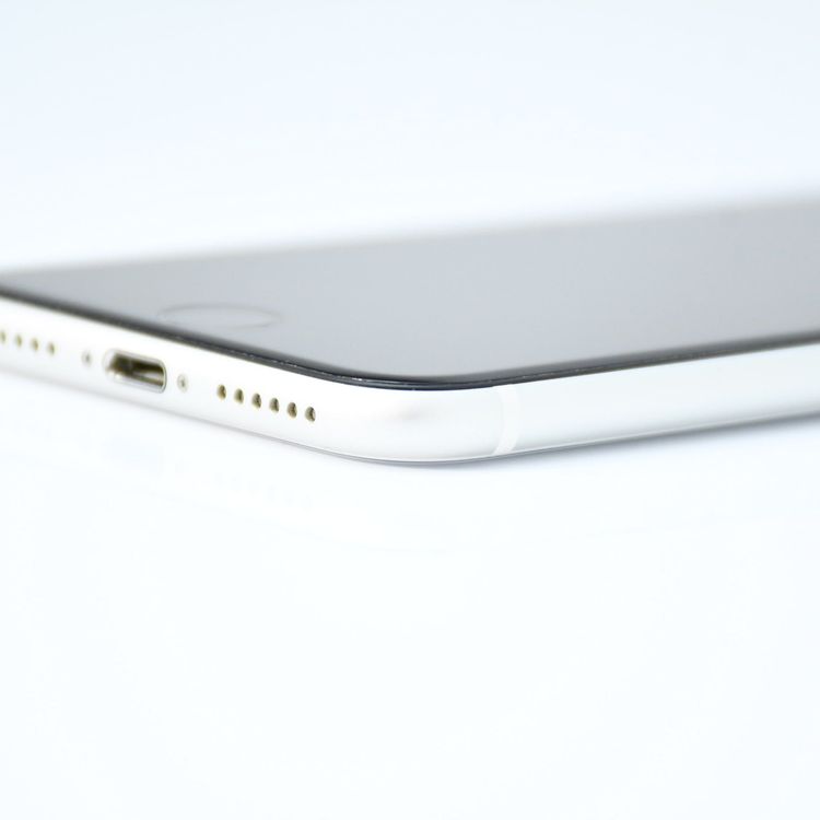 �����ʡ�docomo SIM�ե꡼ iPhone SE �裲���� 128GB �ۥ磻��