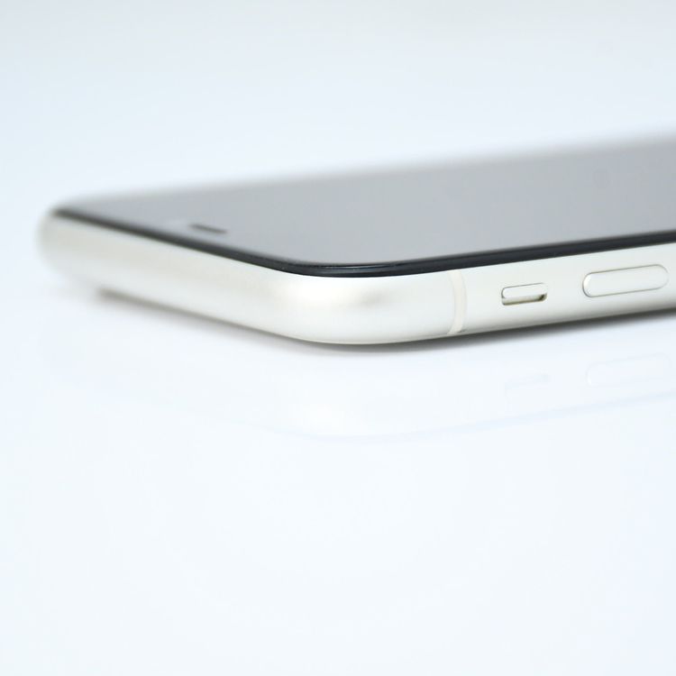 ��ư��ġ�����100 %���վ����ʡ� docomo SIM�ե꡼ iPhone11 64GB�ۥ磻��