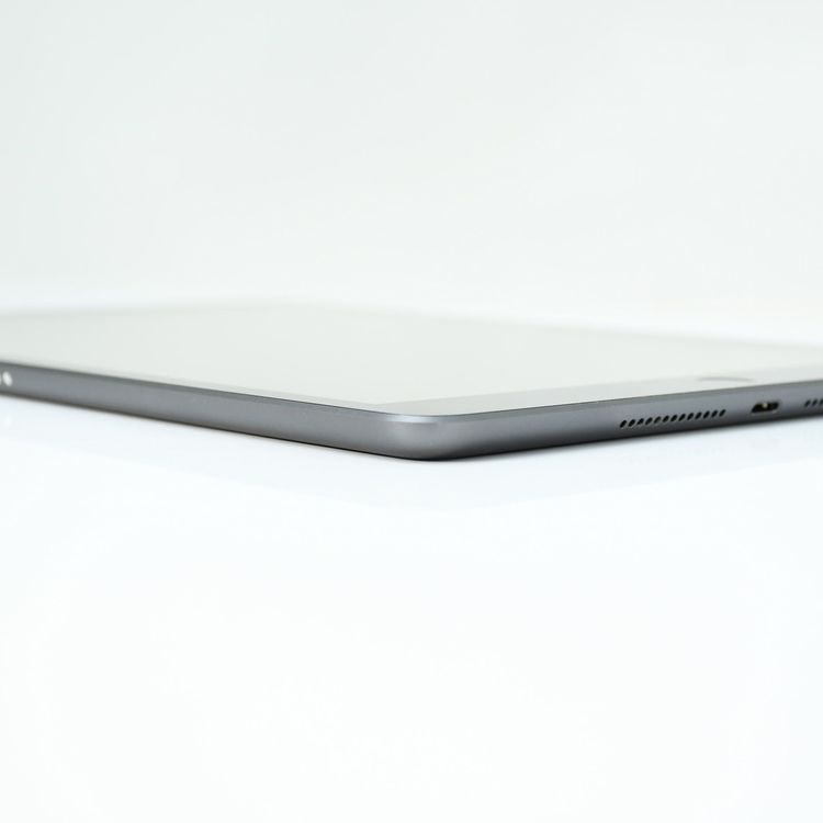 �ڥХåƥ꡼��������92������ʡ�SIM�ե꡼iPad ��9���� 64GB ���ڡ������쥤