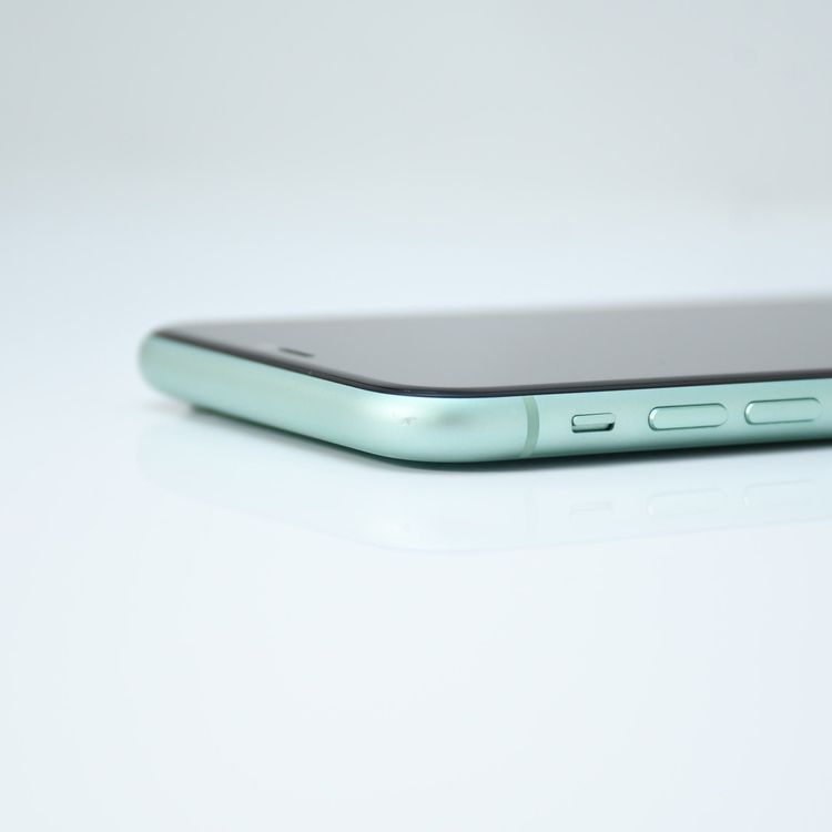 ��������������Хåƥ꡼��������86���docomo SIM�ե꡼  iPhone11 128GB