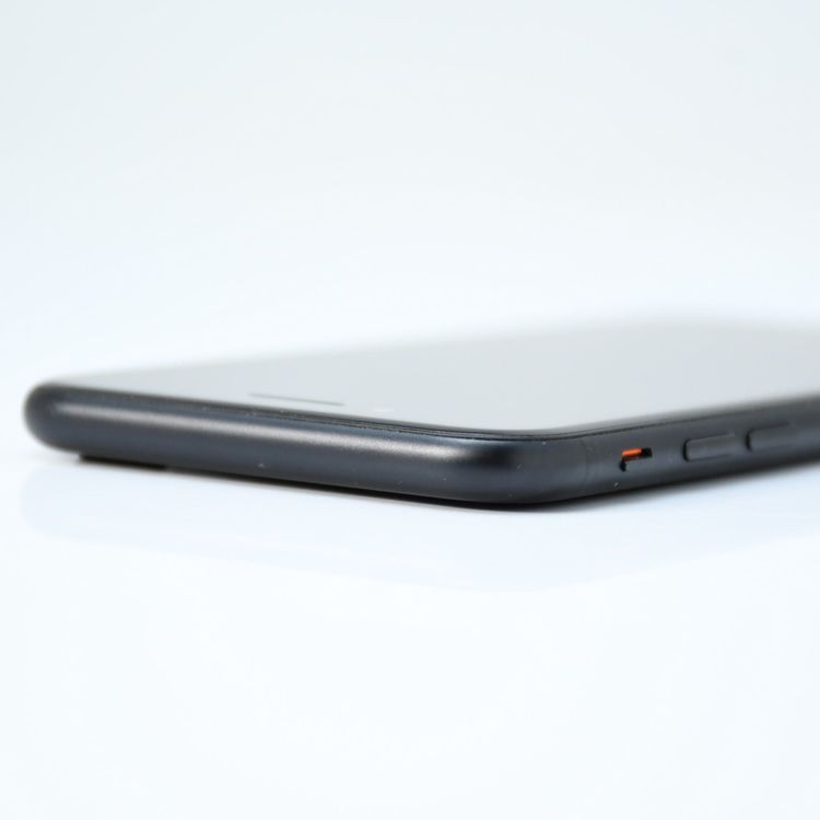 SIM�ե꡼ iPhone SE �裲���� 64GB �֥�å�