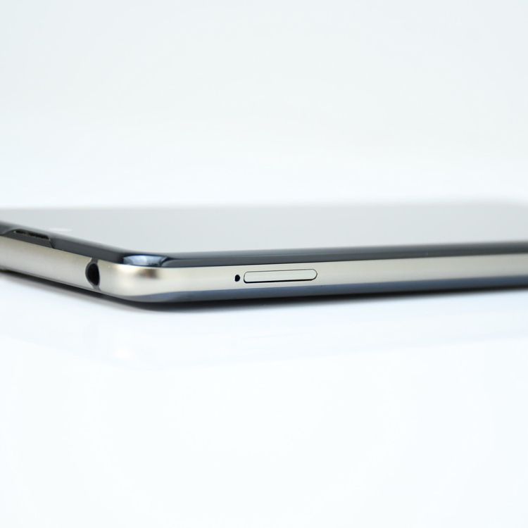 �ڱվ����ʡ������ɹ��� SIM�ե꡼ docomo AQUOS R3 SH-04L �֥�å�