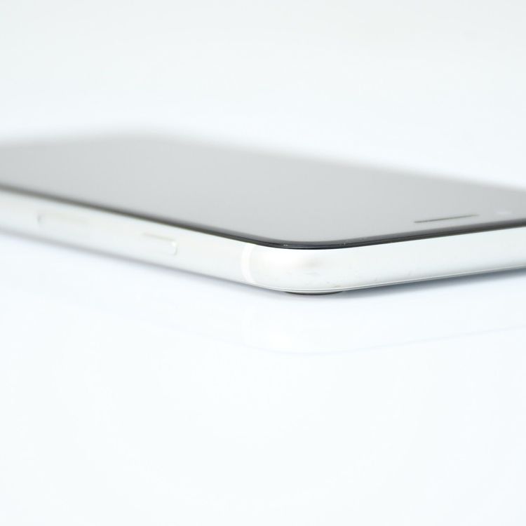 �����ʡ������Хåƥ꡼��������83���docomo SIM�ե꡼iPhone SE �裲����64GB