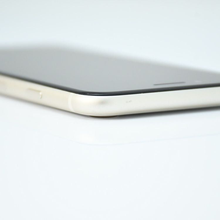 ڽХåƥ꡼81%docomo SIMե꡼ iPhoneSE 裳 64GB饤