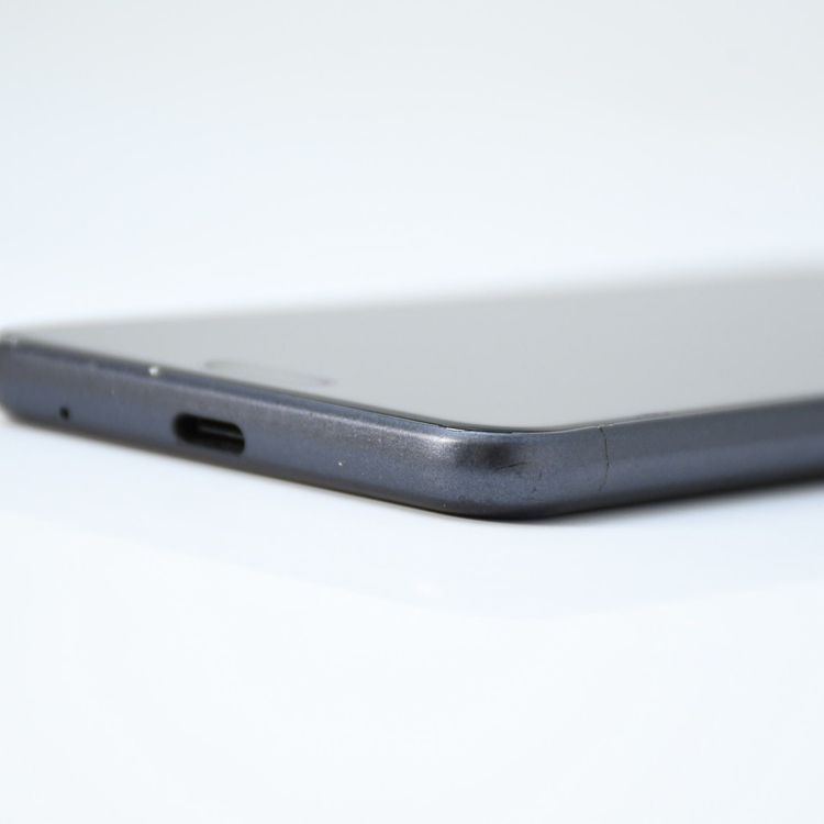 ����������վ����ʡ������ɹ���SIM�ե꡼ docomo AQUOS sense2 SH-01L