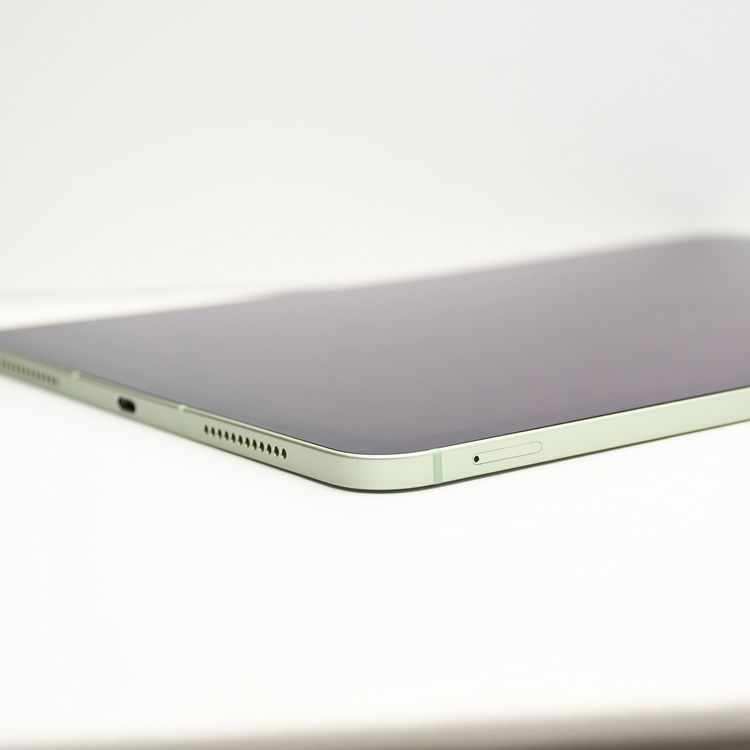 �ڱվ����ʡ�docomo SIM�ե꡼iPad Air ��4���� 64GB ���꡼��