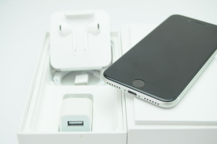 ムスビー｜電池良好93％＊付属品完備＊美品＊simフリーiPhone SE 第2