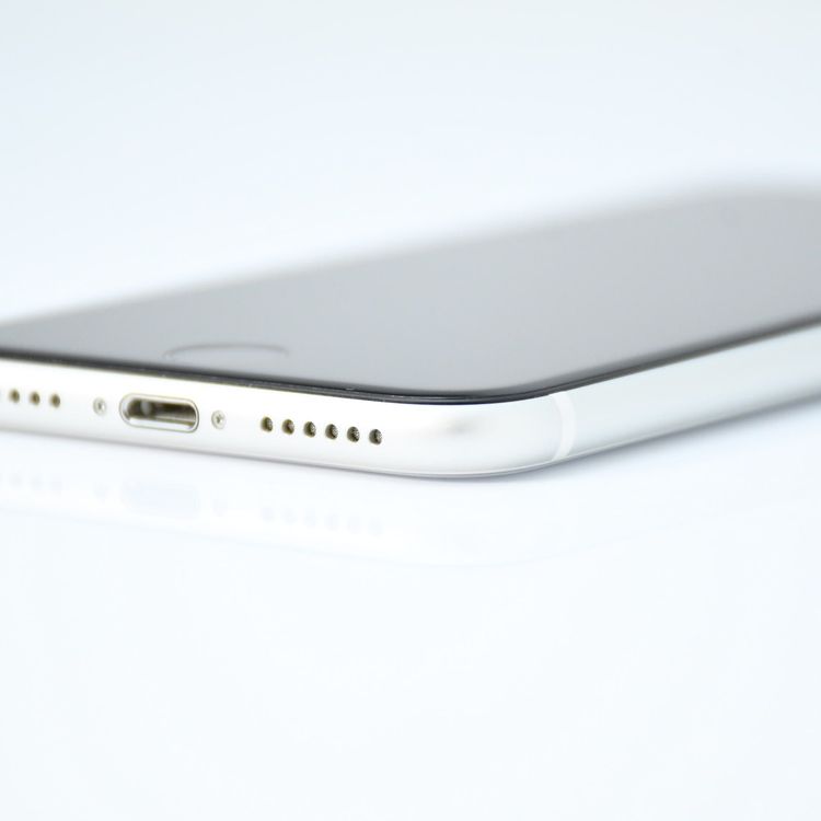 ���������SIM�ե꡼ iPhone SE �裲���� 128GB �ۥ磻��