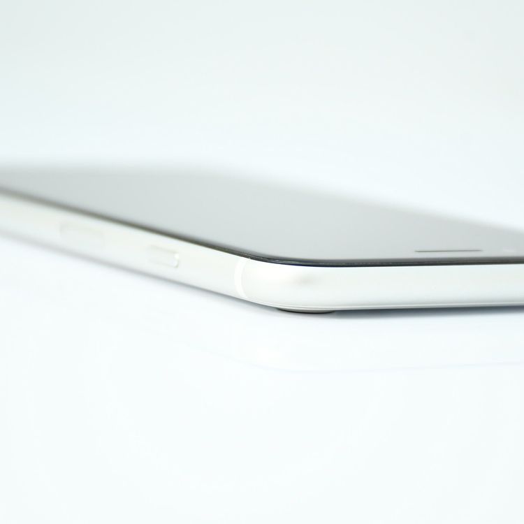 �����ʡ������Хåƥ꡼�������� 80���SIM�ե꡼ iPhone SE �裲���� 64GB�ۥ磻��