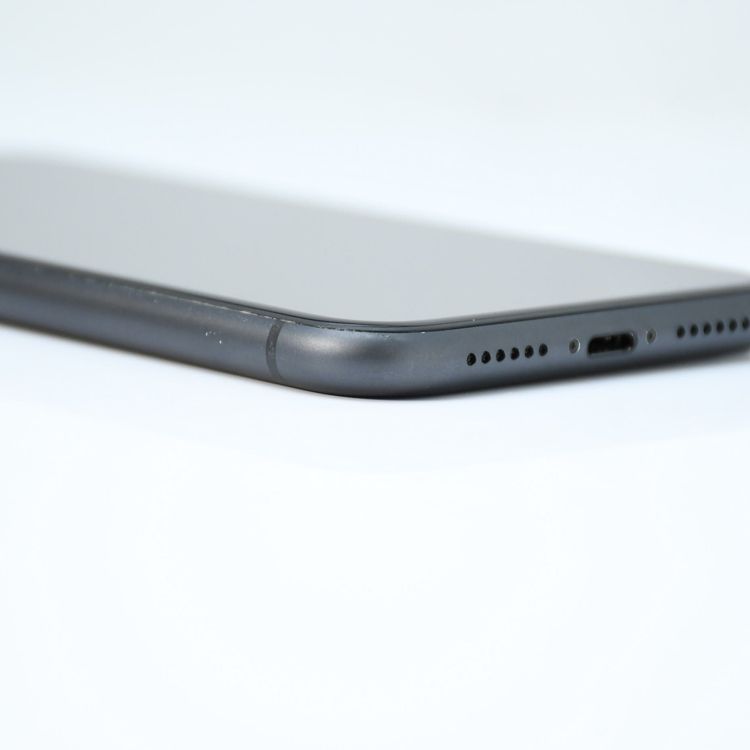 �ڱվ����ʡ������Хåƥ꡼��������85���au SIM�ե꡼ iPhone11 64GB �֥�å�