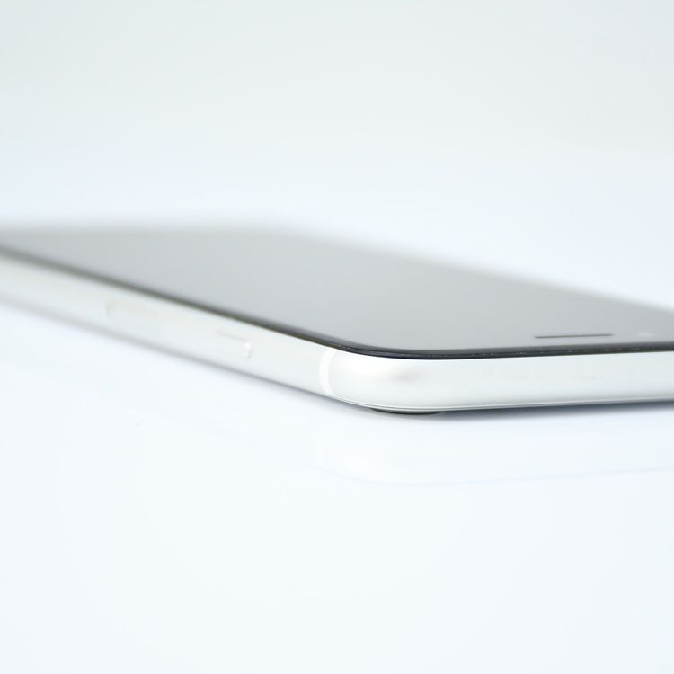 �����ʡ������Хåƥ꡼��������85���SIM�ե꡼ iPhone SE �裲���� 64GB �ۥ磻��