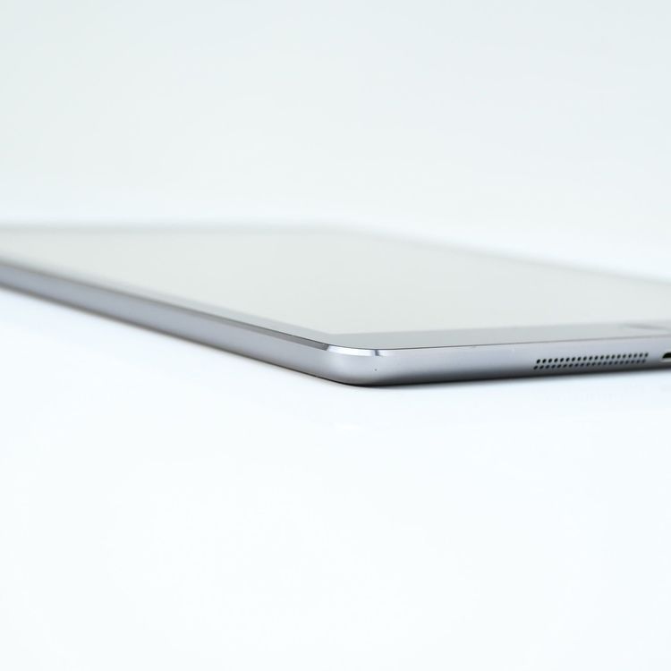 �ڥХåƥ꡼��������91������ʡ�au iPad Air 16GB