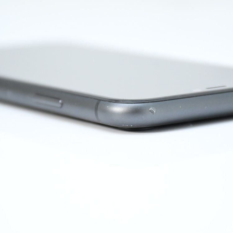 �ڱվ����ʡ������Хåƥ꡼��������85���au SIM�ե꡼ iPhone11 64GB �֥�å�