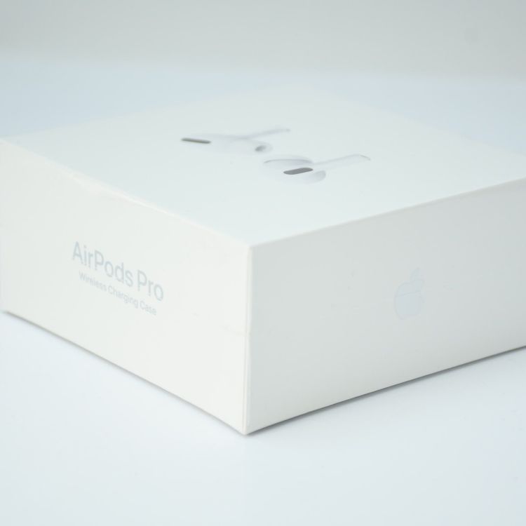 ��̤�������ʡ�AirPods ��1���� with MagSafe Case MWP22J/A