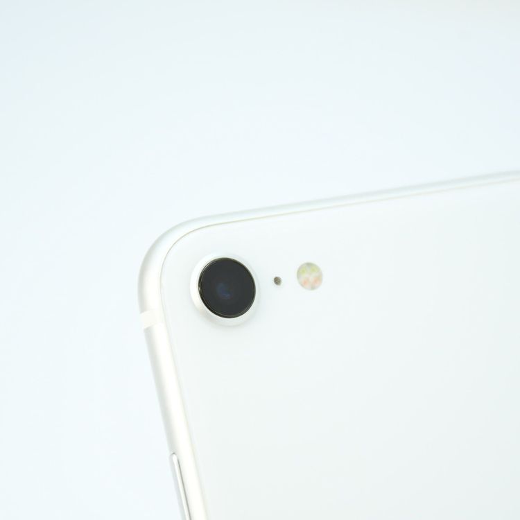 �����ʡ���°�ʴ�����docomo SIM�ե꡼ iPhone SE �裲���� 64GB �ۥ磻��