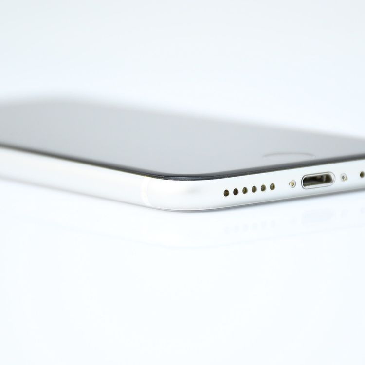 SIM�ե꡼ iPhone SE �裲���� 128GB �ۥ磻��