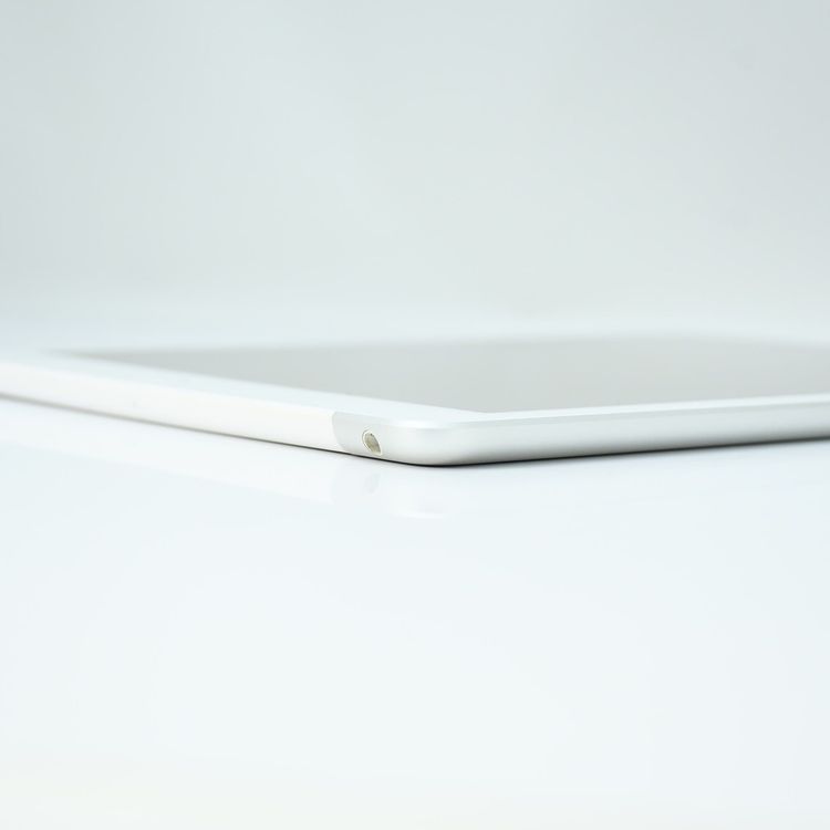 �ڱվ����ʡ��Хåƥ꡼��������87���SIM�ե꡼iPad ��5���� 32GB ����С�