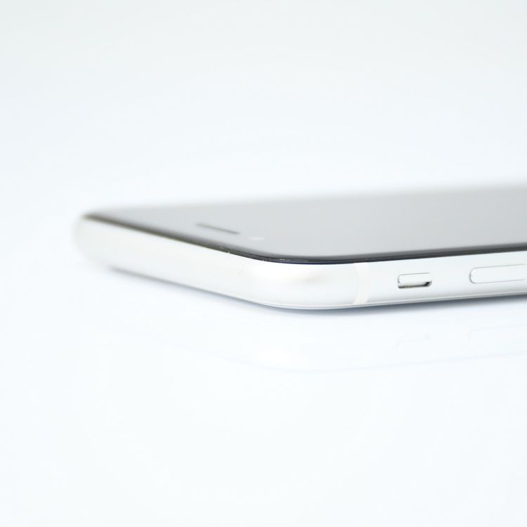 �����ʡ������Хåƥ꡼��������82���SIM�ե꡼ iPhone SE �裲���� 64GB �ۥ磻��