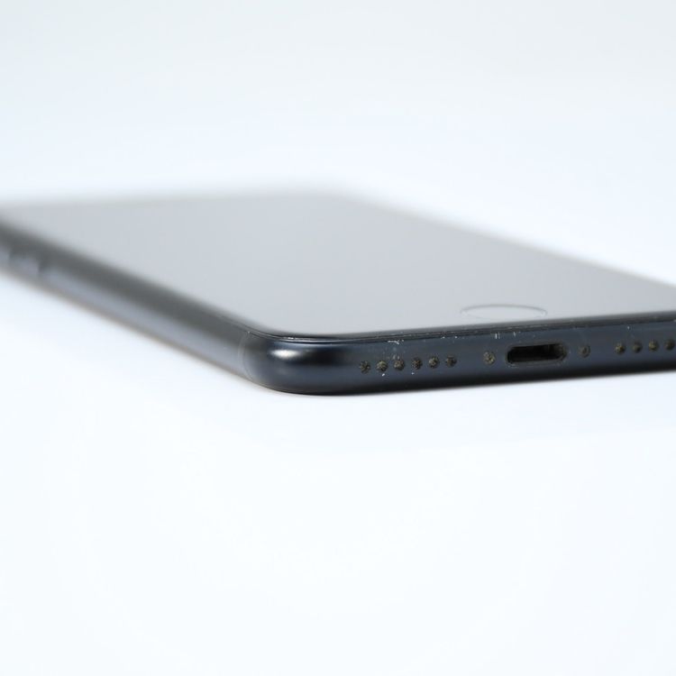 �ڽ����Хåƥ꡼�������� 82���SIM�ե꡼ iPhone SE �裲���� 128GB �֥�å�