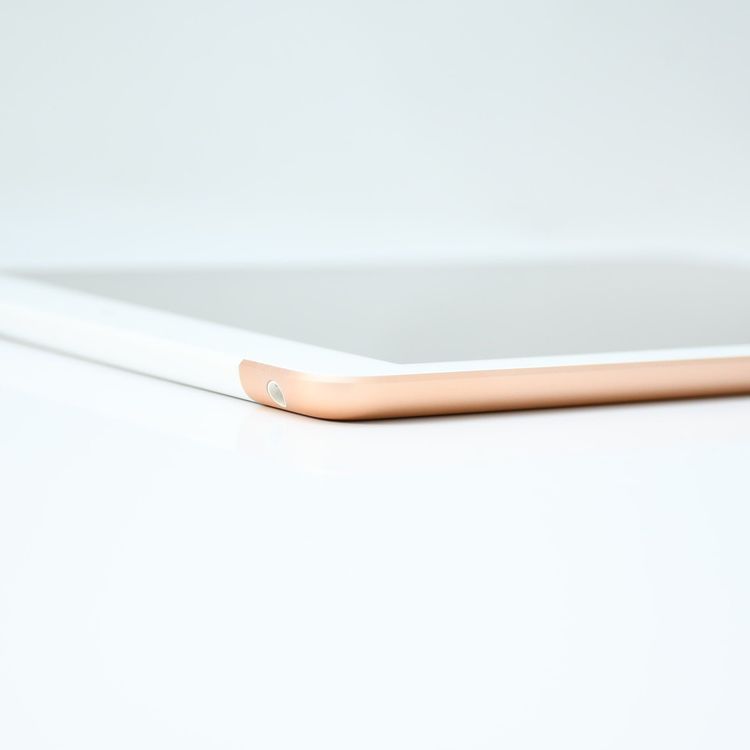 �����ʡ�docomo SIM�ե꡼iPad ��6���� Wi-Fi + Cellular 32GB