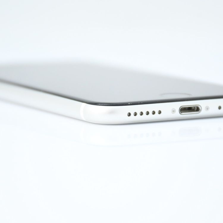 �����ʡ�docomo SIM�ե꡼ iPhone SE �裲���� 64GB �ۥ磻��