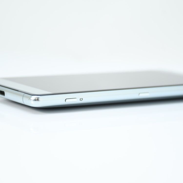 �����ʡ������ɹ���SIM�ե꡼ au Xperia XZ2 Premium SOV38