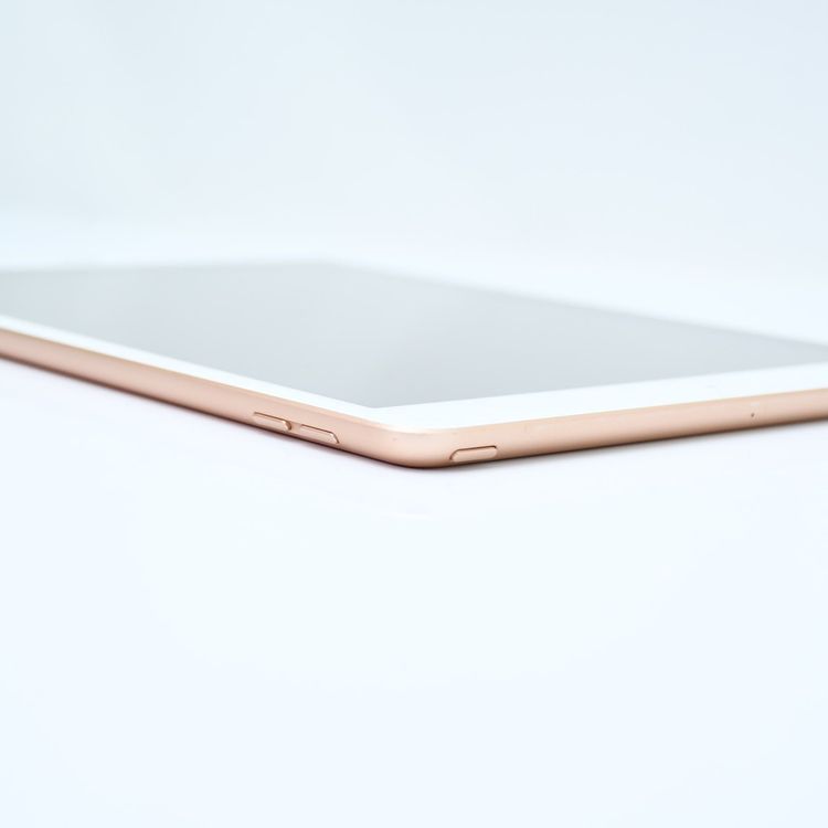 【液晶美品】 iPad 第7世代 Wi-Fiモデル 32GB ゴールド