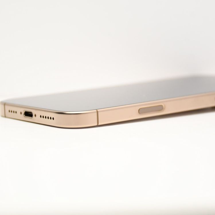 �ڶ˾����ʡ�au SIM�ե꡼ iPhone16 Pro Max 256GB �ǥ����ȥ����˥���