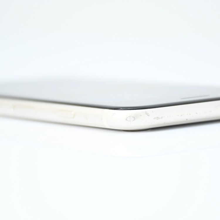 �ڽ����Хåƥ꡼80���au SIM�ե꡼ iPhoneSE �裳���� 64GB �������饤��