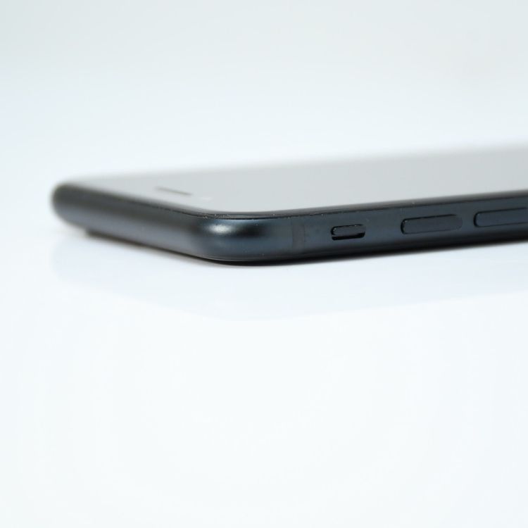 �����ʡ���������80%��docomo SIM�ե꡼ iPhone SE��3���� 64GB�ߥåɥʥ���