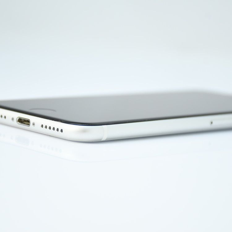 �ڽ����Хåƥ꡼��������85���SIM�ե꡼ iPhone SE �裲���� 64GB �ۥ磻��