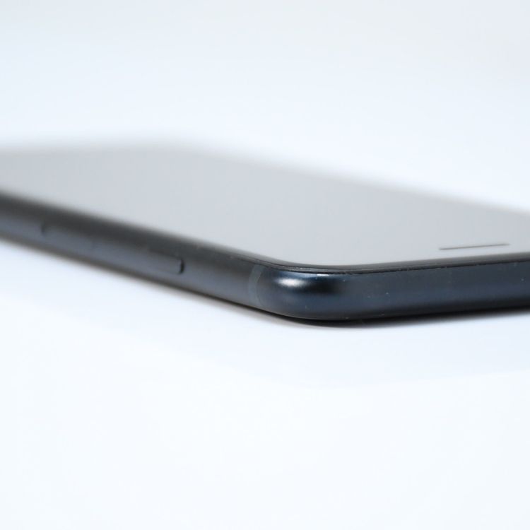 �ڱվ����ʡ������Хåƥ꡼82���SIM�ե꡼ iPhoneSE �裳���� 128GB