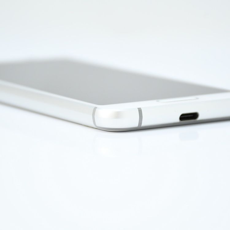 �ڱվ����ʡ�SIM�ե꡼docomo AQUOS sense3 SH-02M ����С��ۥ磻��