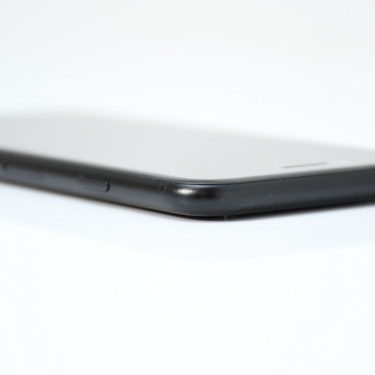 docomo SIM�ե꡼ iPhone SE �裲���� 64GB �֥�å�