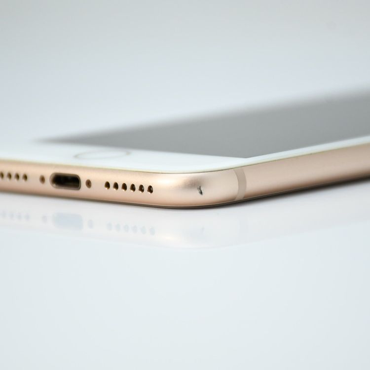 ��ư���ǽ������100���SIM�ե꡼docomo iPhone8 64GB �������