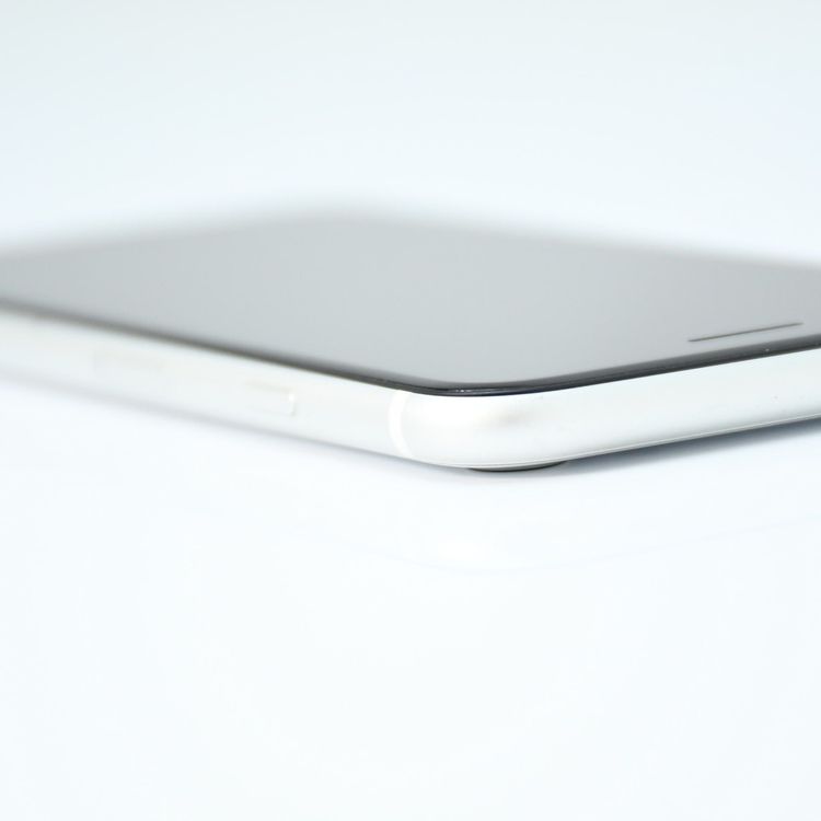 �ڽ����Хåƥ꡼81���SIM�ե꡼ iPhone SE �裲���� 64GB �ۥ磻��