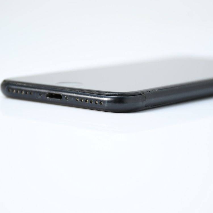 �ڱվ����ʡ�SIM�ե꡼ iPhone SE �裲���� 64GB �֥�å�
