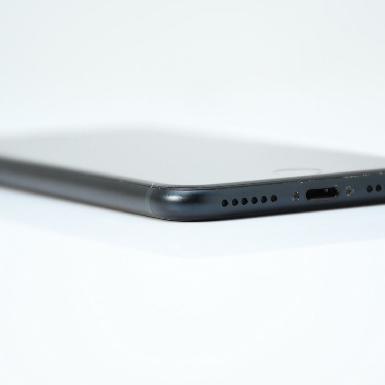 �����ʡ���������80%��docomo SIM�ե꡼ iPhone SE��3���� 64GB�ߥåɥʥ���