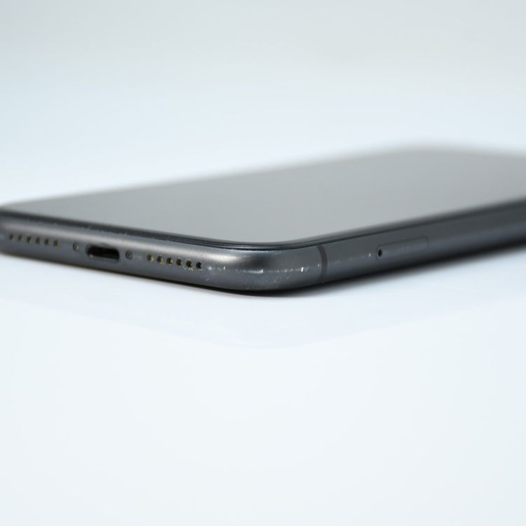 Face ID󥯡100 % SIMե꡼ iPhone11 64GB ֥å