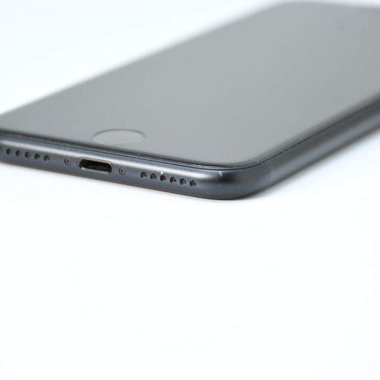 �ڱվ����ʡ�iPhone SE �裲���� 64GB �֥�å�