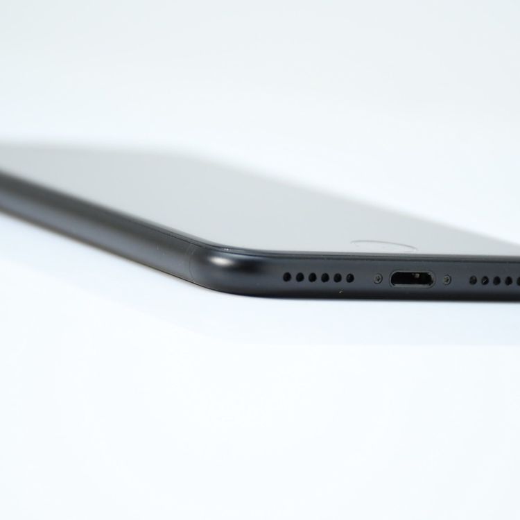 �����ʡ���������83%��au SIM�ե꡼ iPhone SE �裲���� 64GB �֥�å�