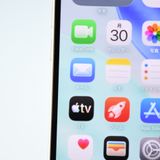 �ڽ����Хåƥ꡼80���SIM�ե꡼ iPhone13 256GB �������饤��